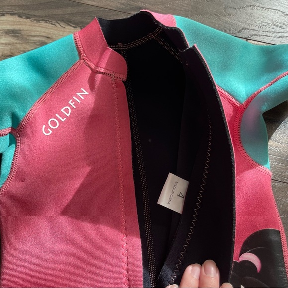 Girl wetsuit size 4 - Picture 3 of 4